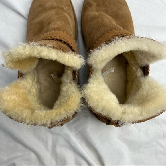 UGG McKay Classic Ankle Bootie in Chestnut Size 5 - Picture 9 of 9